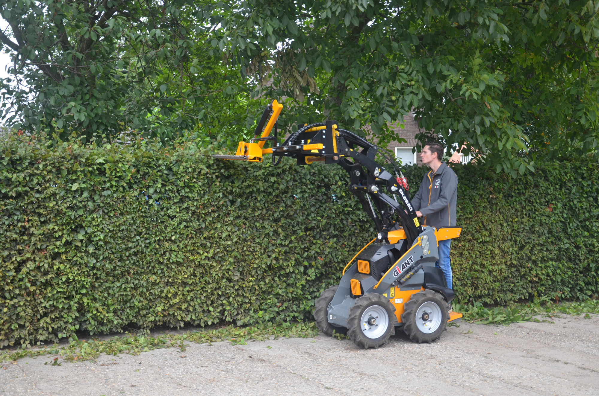 hedge trimmer attachments giant