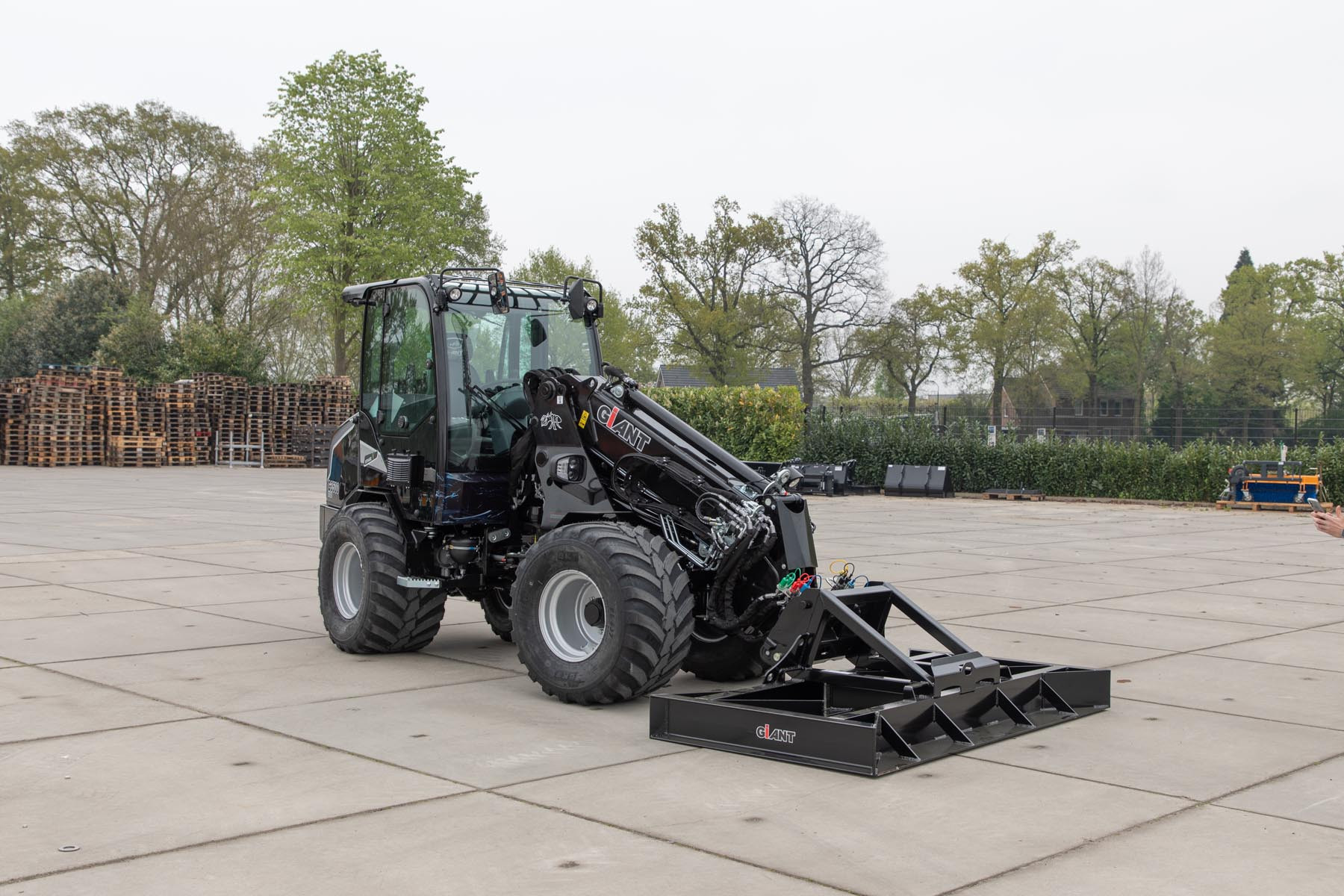 leveling frame with scraper blade wheel loader giant